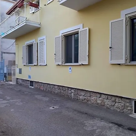 A Casa Di Antonella Panzió Scauri